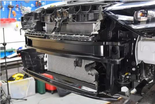 哪款车防撞梁最结实耐用,速腾的防撞梁与标致408防撞梁对比