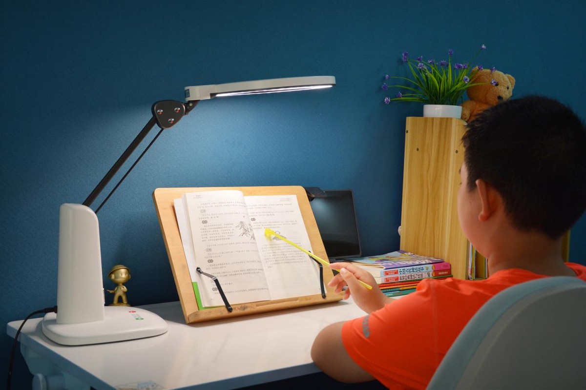 独家NIR红光技术，真正的护眼灯，爱德华医生天使之光2亲测