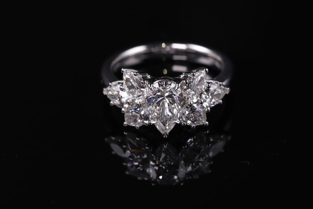 用边际效用解释水和钻石价值悖论,效用理论分析钻石和水