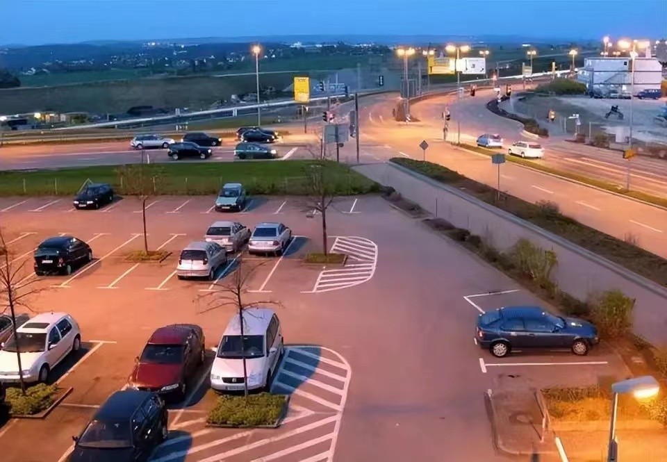 江苏“716”抢劫轮奸案，40名乘客无一反抗，两名女性惨遭8人性侵