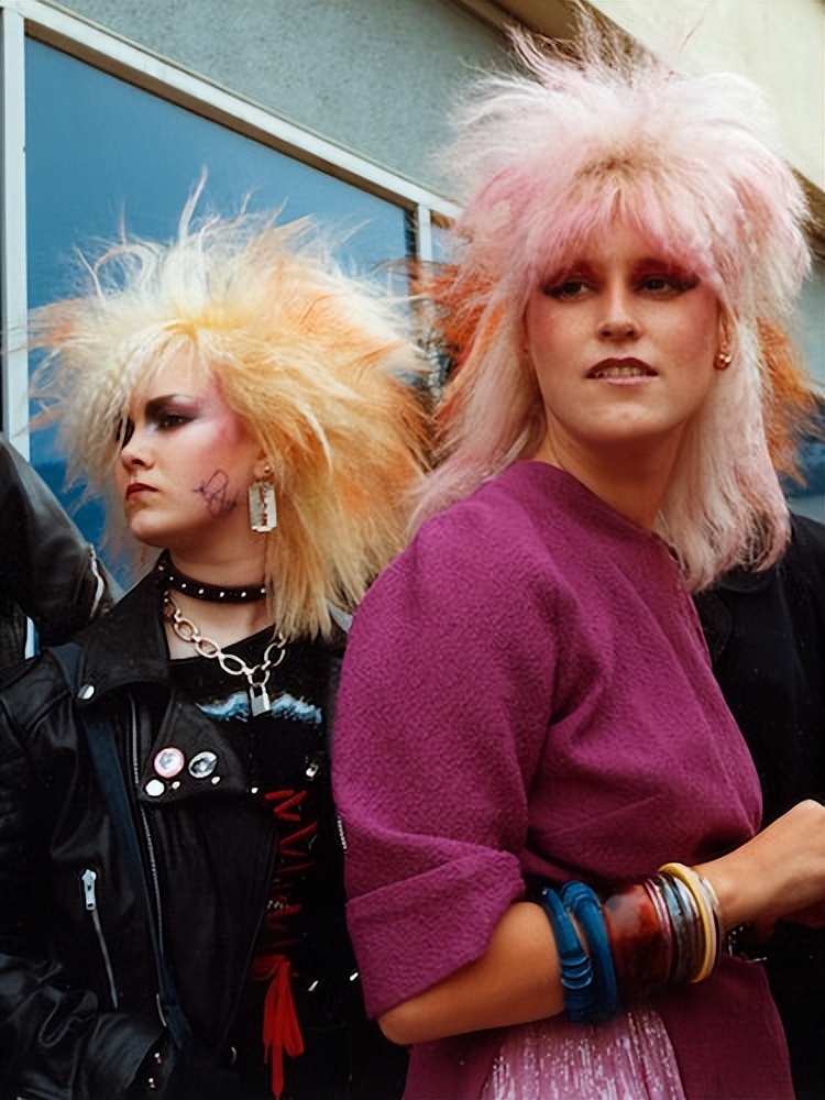 华丽的升级挂锁，维多利亚时代求爱仪式和朋克象征