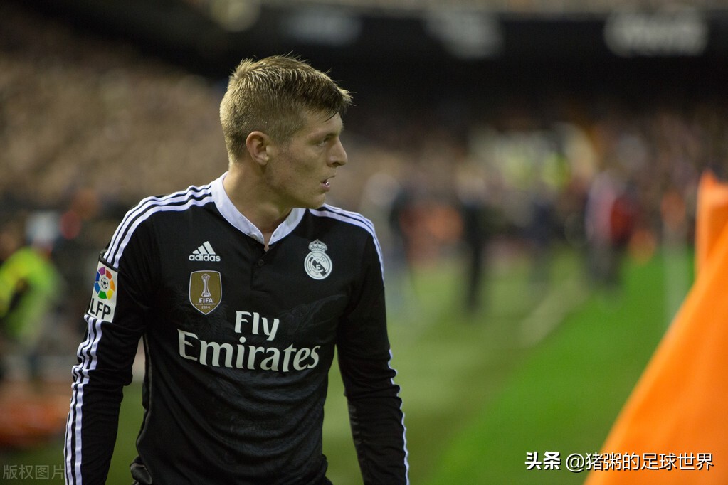 世界足坛目前十大前腰,足坛为什么没有高中锋了