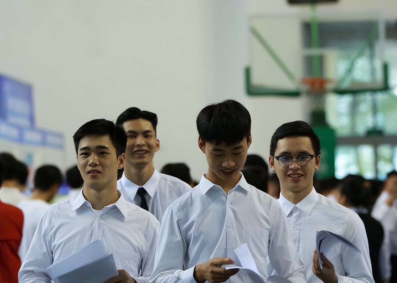 专升本难度大为什么不去当兵,当兵和专升本到底哪个重要