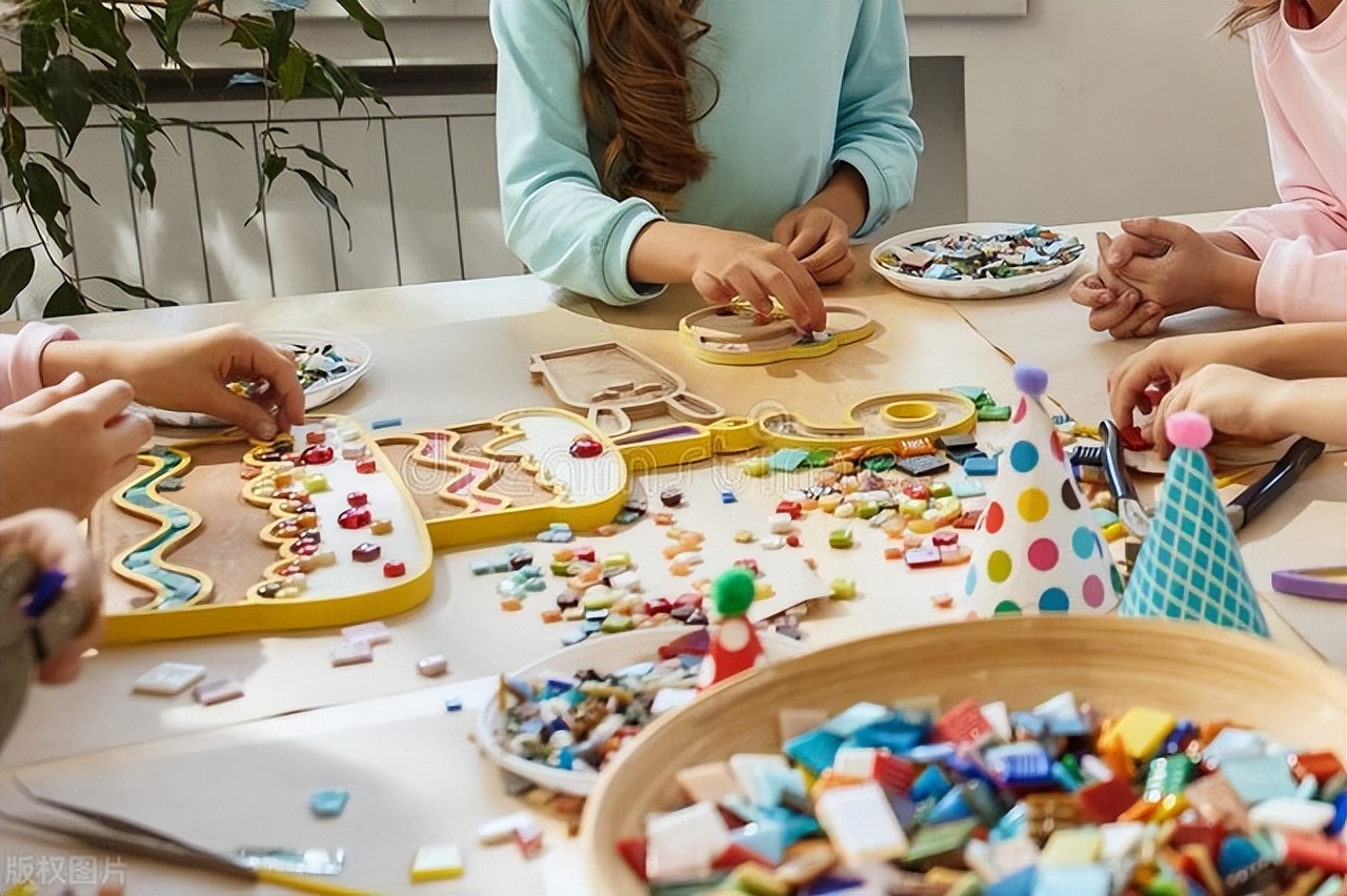 雨天室内游戏幼儿园,适合雨天小朋友玩的室内游戏