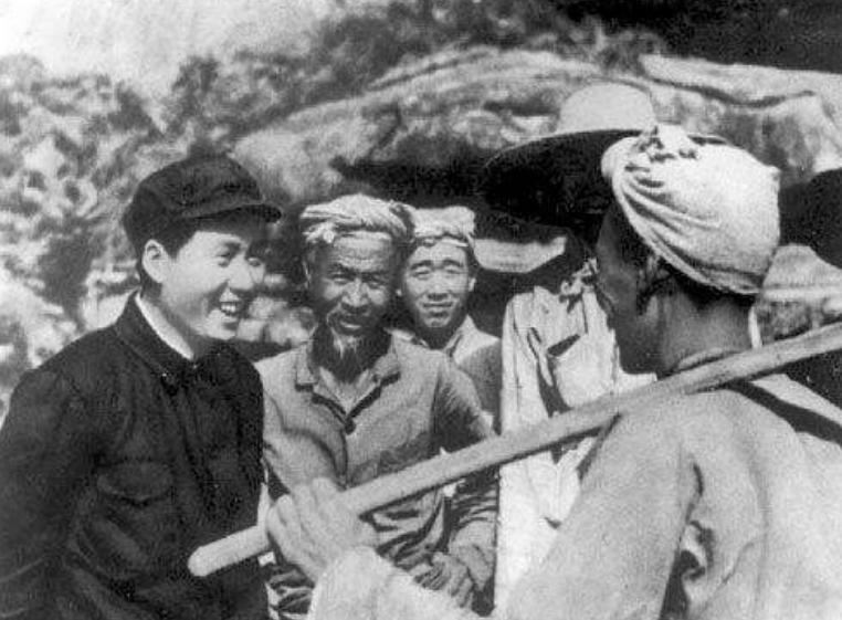 为毛主席牵马的红军去世，没人告诉毛主席，后来他亲自去墓前悼念