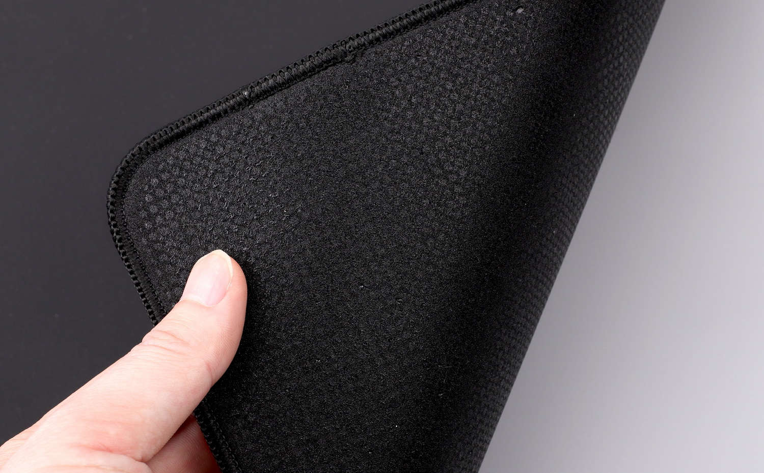 毒蝰鼠标游戏电竞专用,100价位游戏鼠标垫怎么选