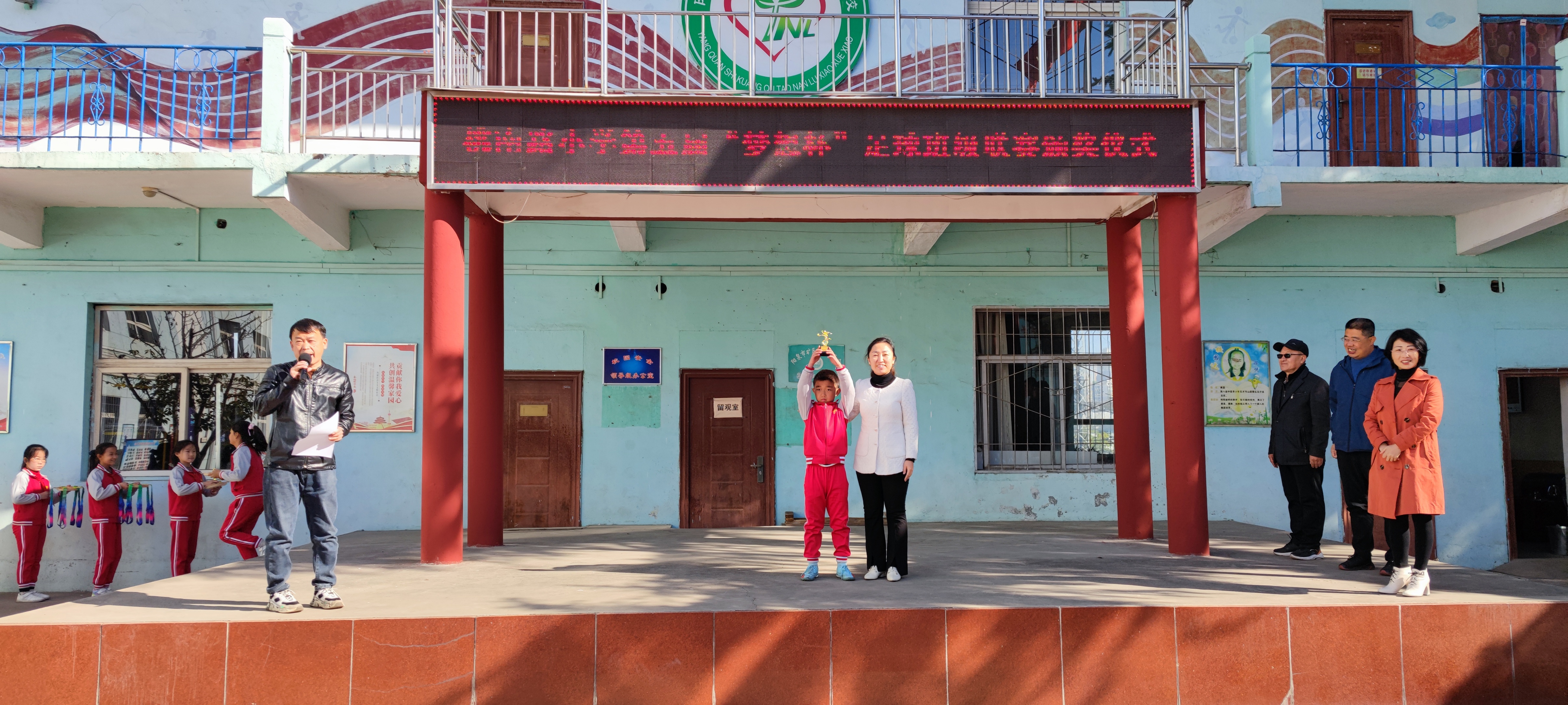 校园足球特色学校足球联赛,创魅力校园展艺术风采