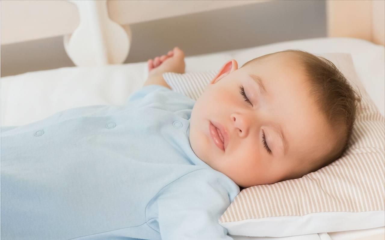 半岁孩子死活不吃奶粉,一岁多宝宝不喝奶要饿着吗