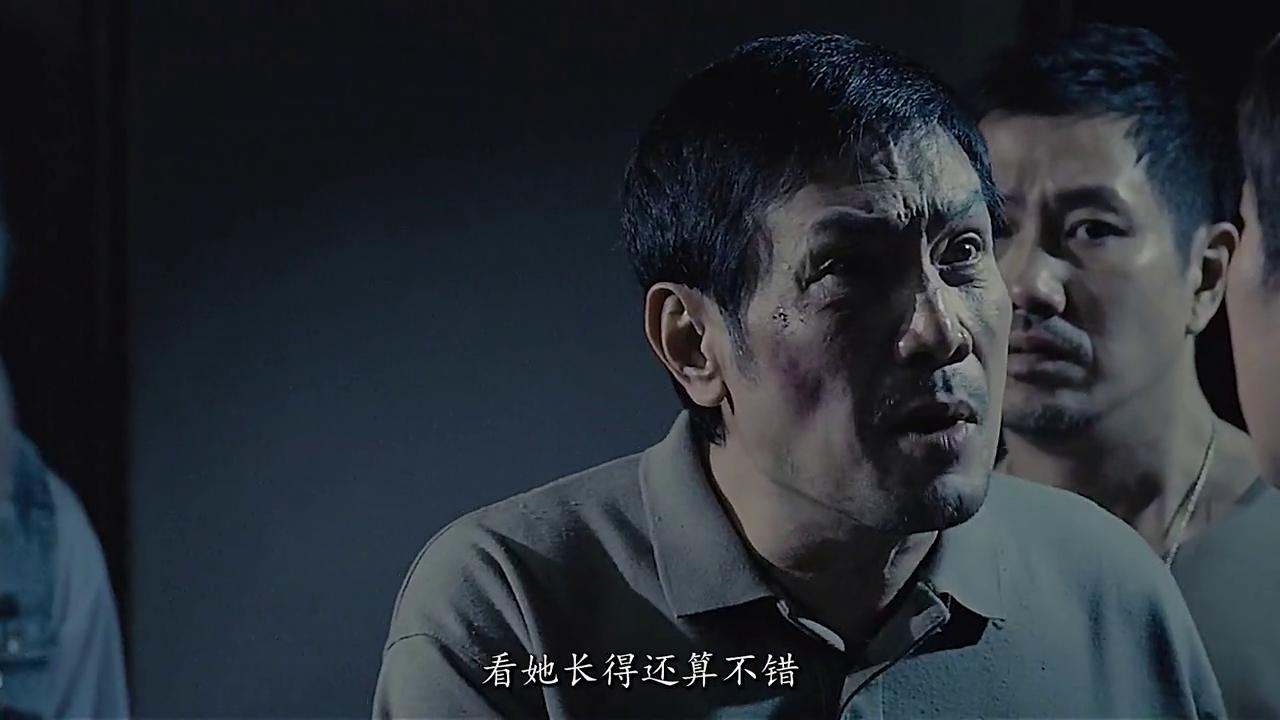 弱智女孩遭黑警欺负男友为爱报仇,女人遭遇黑警追杀