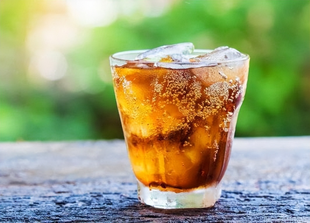 千万别忽视尿毒症的三个罪魁祸首,身体4处疼很可能是尿毒症早期