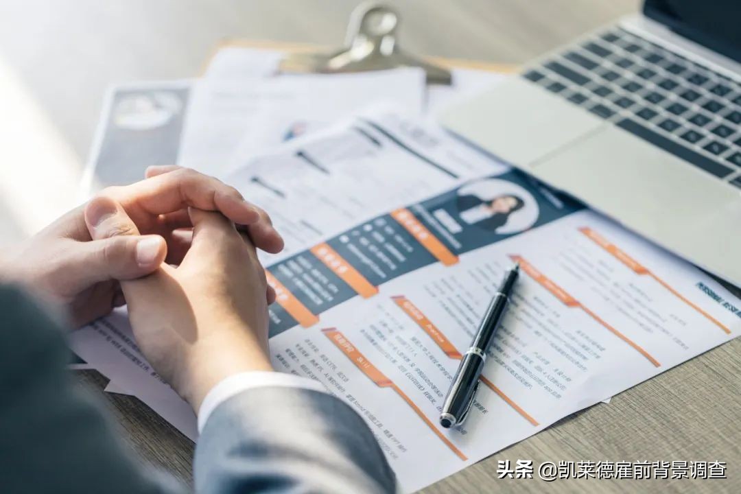 企业发现员工学历造假怎么处理,员工学历造假劳动合同应如何处理