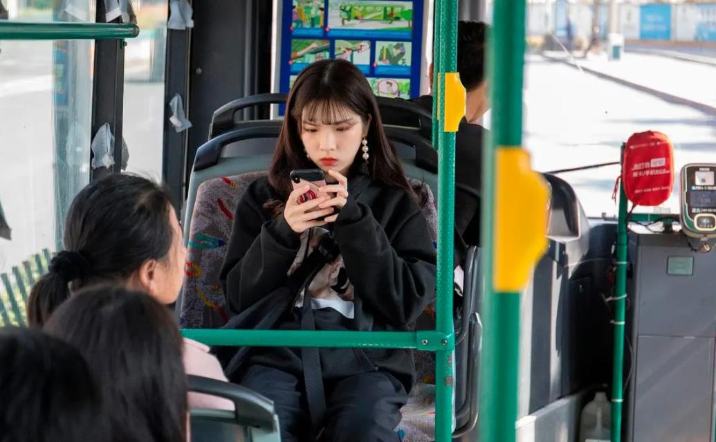 公交车为什么每次只收一块钱,公交车一块钱全天运营不赔钱吗