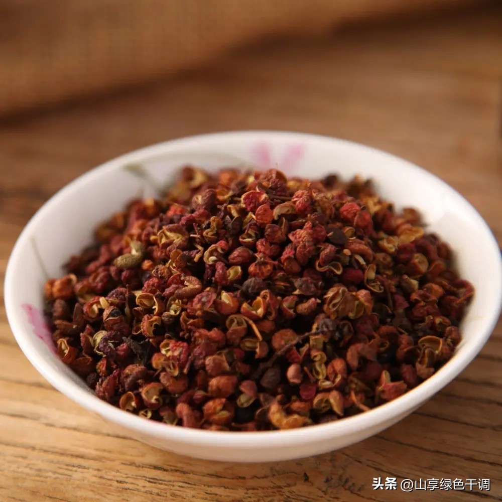 四川女子独自一人做小吃，透露成本8元，一份卖15，月收益3万