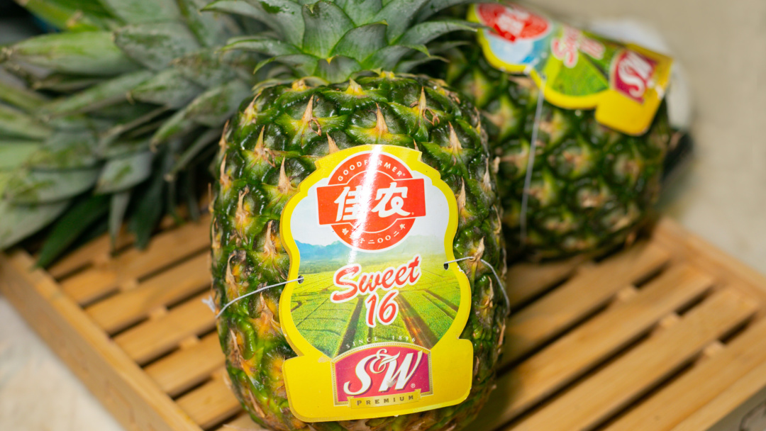 银河温泉双人水果温泉,泡汤泉免费吃水果