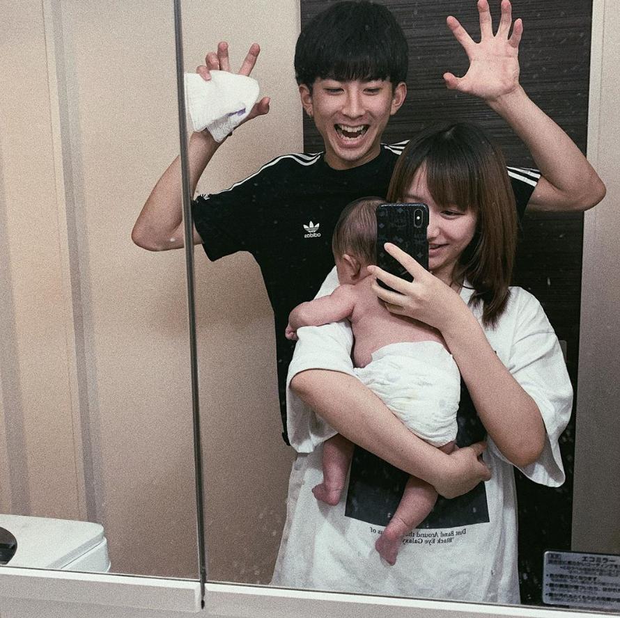 日本高颜值高中生情侣“18岁爸爸、16岁妈妈”怀孕到闪婚