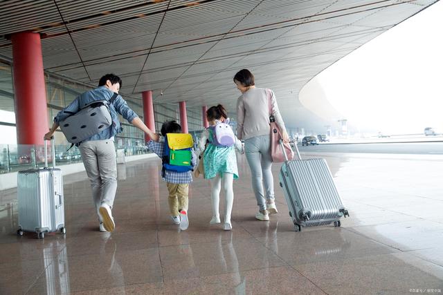 春秋航空一个背包也不能免费带吗,春秋航空能背一个拿一个吗