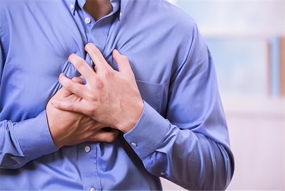 45岁后，是疾病“爆发期”，医生：若出现6个信号，早做筛查为妙