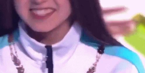 俄罗斯三娃同台获赠爱心项链,俄罗斯三娃k宝莎莎千金