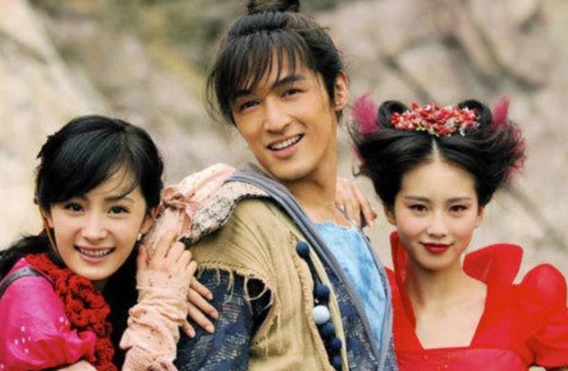 靠肩撒娇、摸脸掐腰、强吻壁咚，没分寸感的女明星算不算耍流氓？