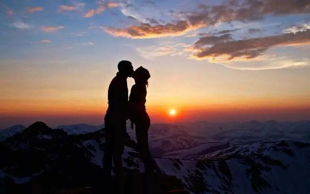 女人不主动找你一定要记住两句话,女人不主动找你你会如何处理她