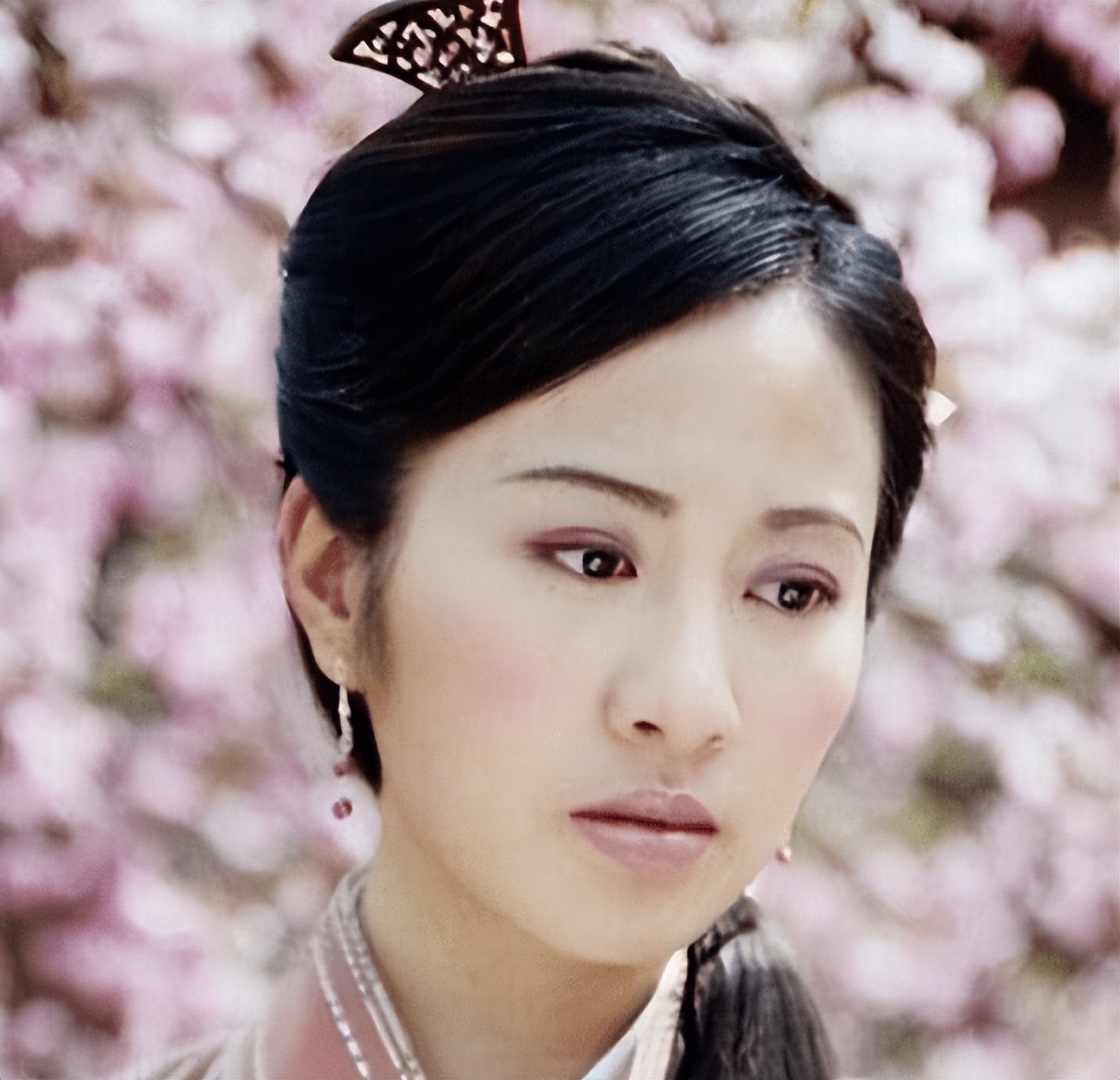 叶璇在抖音素颜,叶璇直播形象邋遢被吐槽挖鼻