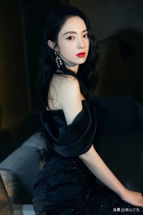 花开半夏如诗如画的下一句,花开半夏如诗如画完整版