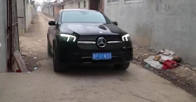 山东小伙摆摊卖零食,山东小哥摆地摊