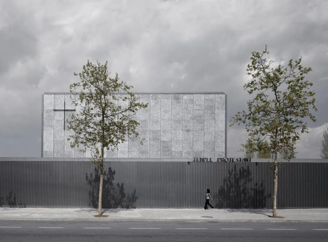 泡沫铝夜间效果图片,泡沫铝透光效果图