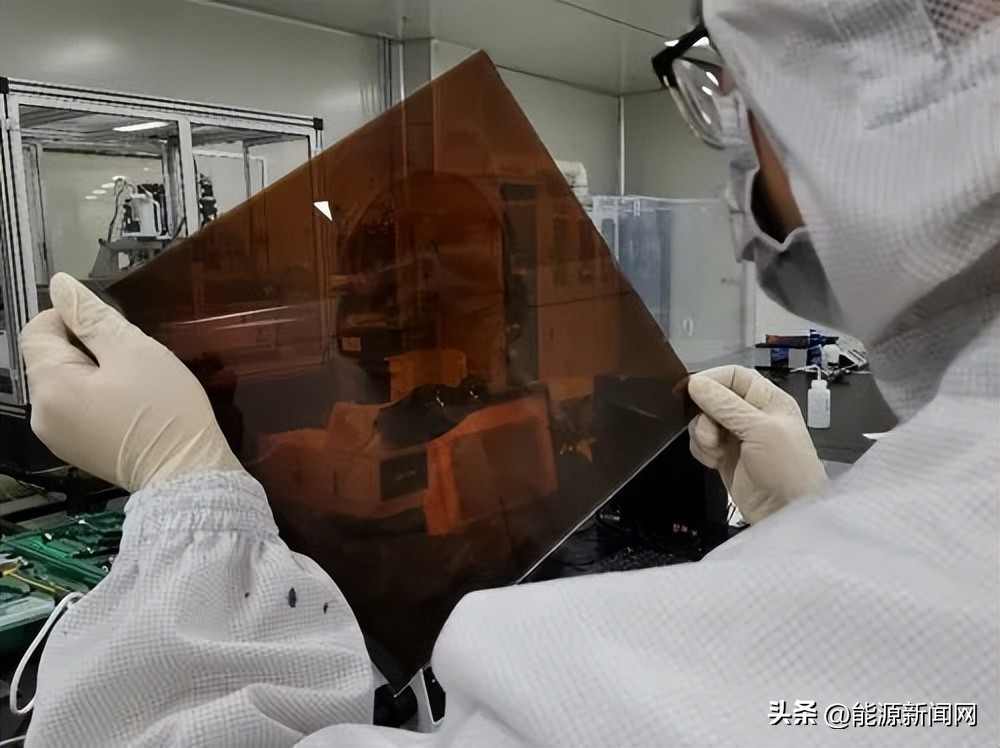 首款钙钛矿商用组件成功出货 (钙钛矿商业化快速推进)