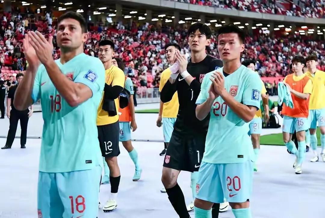 中国男足4-1新加坡集锦,中国男足赢了新加坡后的庆祝场面