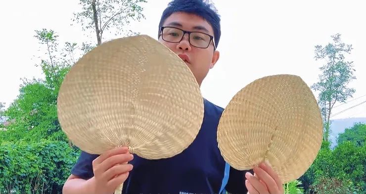 湖南小伙卖3000多个老蒲扇，做一个被抢一个，订单翻倍