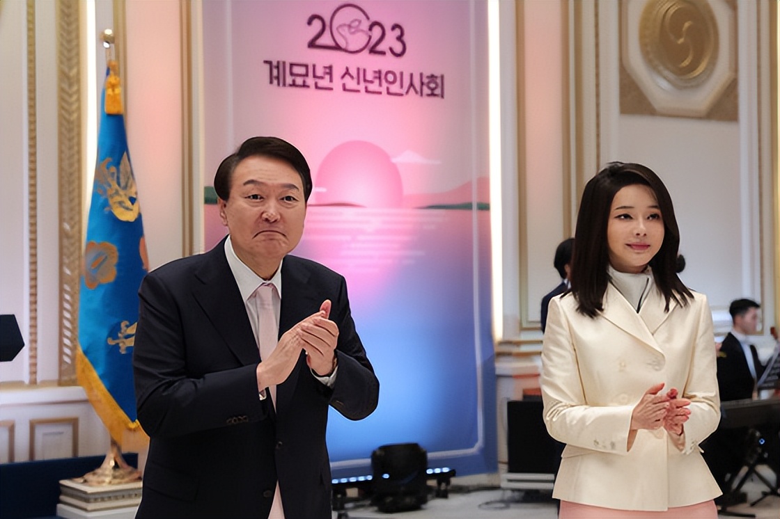 韩国总统文在寅夫人今年多大岁数,韩国前总统文在寅的个人简历