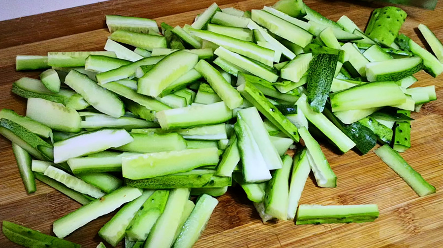 酱黄瓜最正确的方法,腌黄瓜又脆又绿怎样腌酱黄瓜