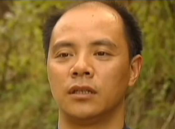 小伙捡到一块长满“金子”的石头,男子散步捡到会发光的石头给20万