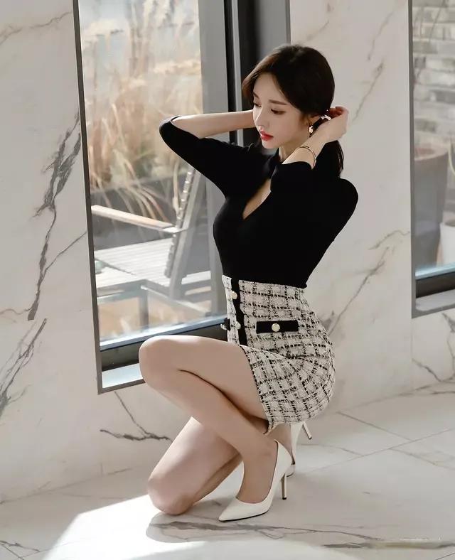 孙允珠粉色露肩连衣裙,孙允珠露肩红色连衣裙