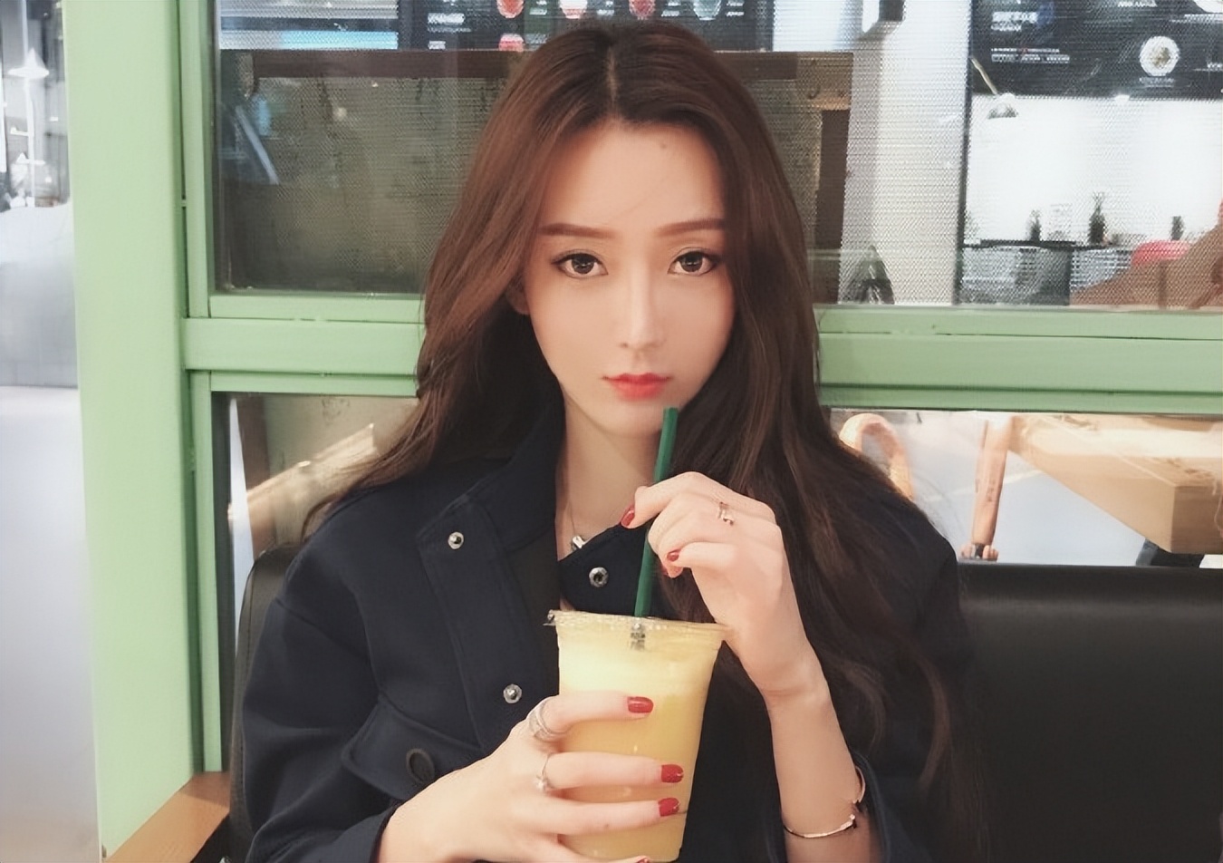 女孩子生气了不理你怎么哄她,女朋友生气了不理我怎么哄微信