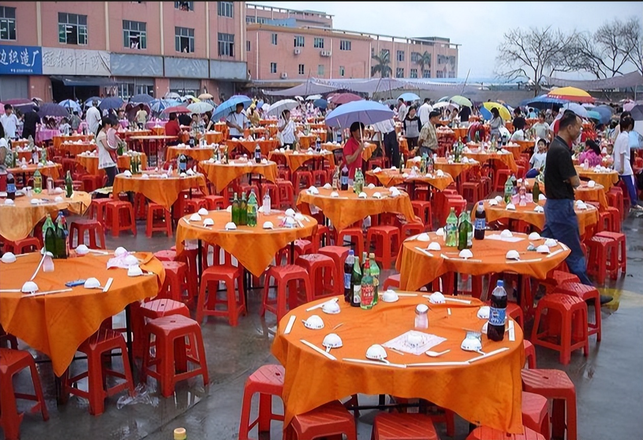 农村酒席无酒不欢，教你3招轻松挑到纯粮酒，好喝不贵