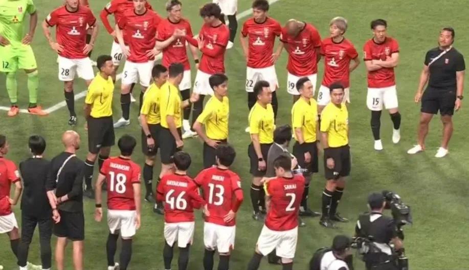 马宁亚冠霸气时刻,亚冠浦和红钻夺冠马宁网友评论