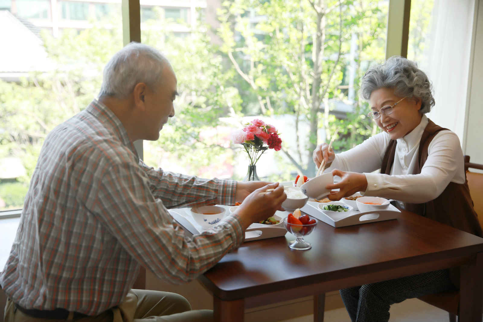 如何改变老年焦虑情绪,如何纠正老人的负面情绪