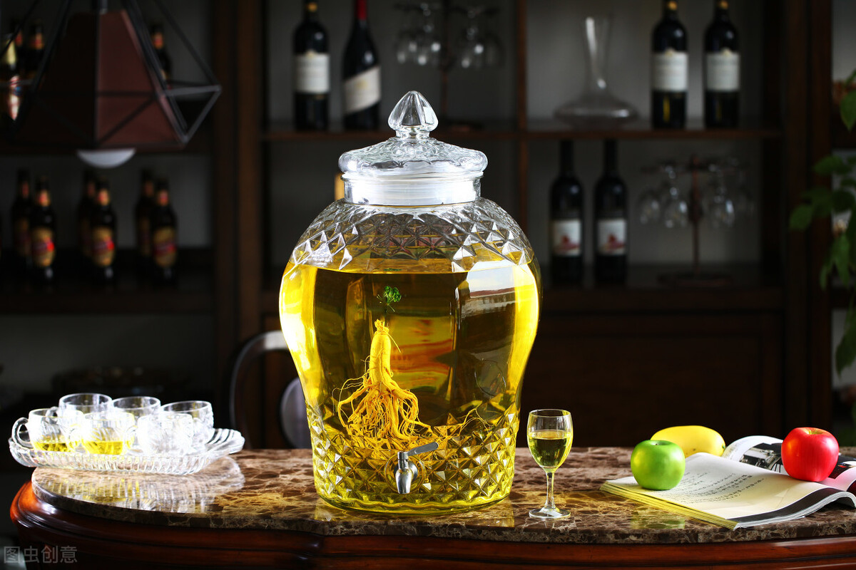 药酒不能乱喝特别是自制药酒,自制药酒多少年一般不建议喝