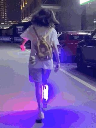 本年度最甜爱情故事：蓝朋友成了男朋友！汶川地震“钢腿女孩”官宣恋爱，全网磕糖