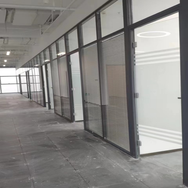 装修办公室双玻璃百叶隔断款式,杭州办公室玻璃隔断带百叶
