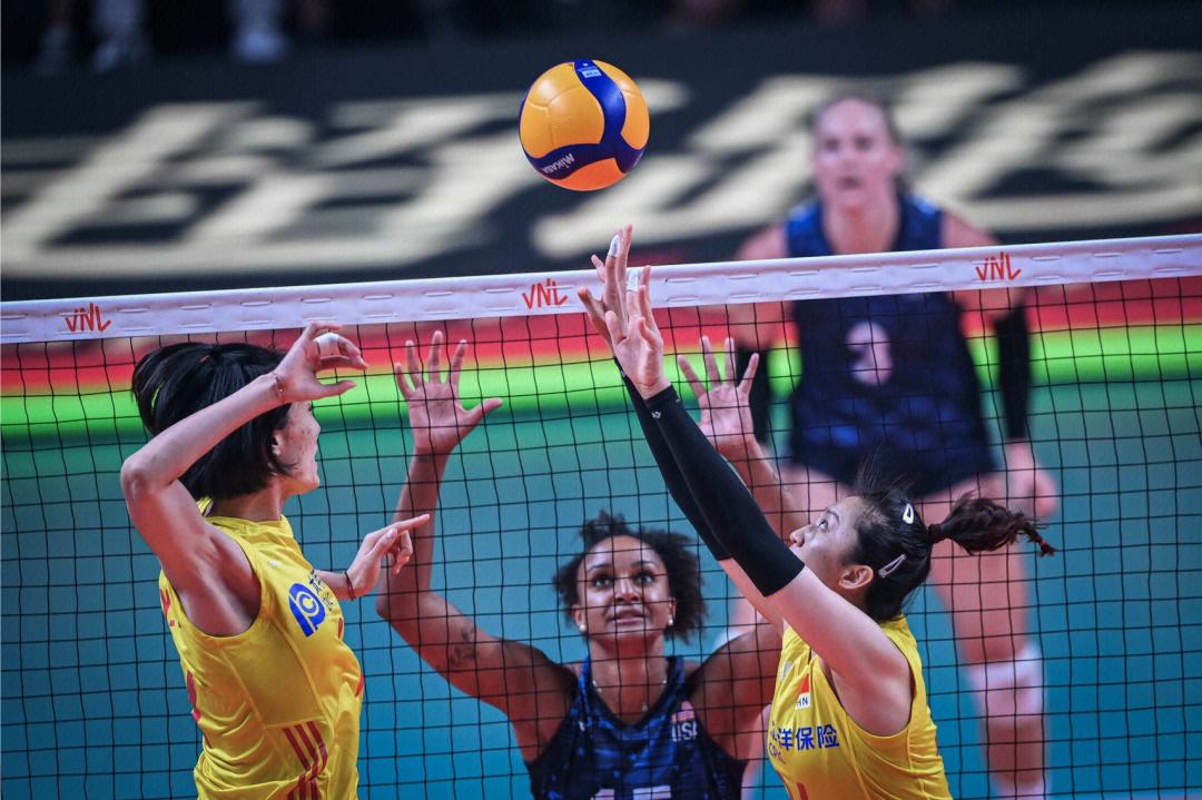女排对阵荷兰王梦洁救球,中国女排3比0阿根廷女排王梦洁