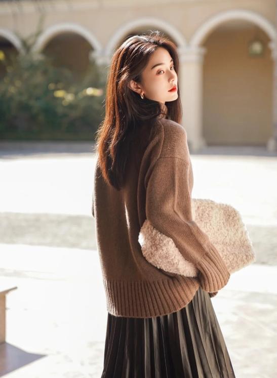 气质减龄休闲打底上衣外穿时尚,这款假两件上衣时尚显瘦又减龄