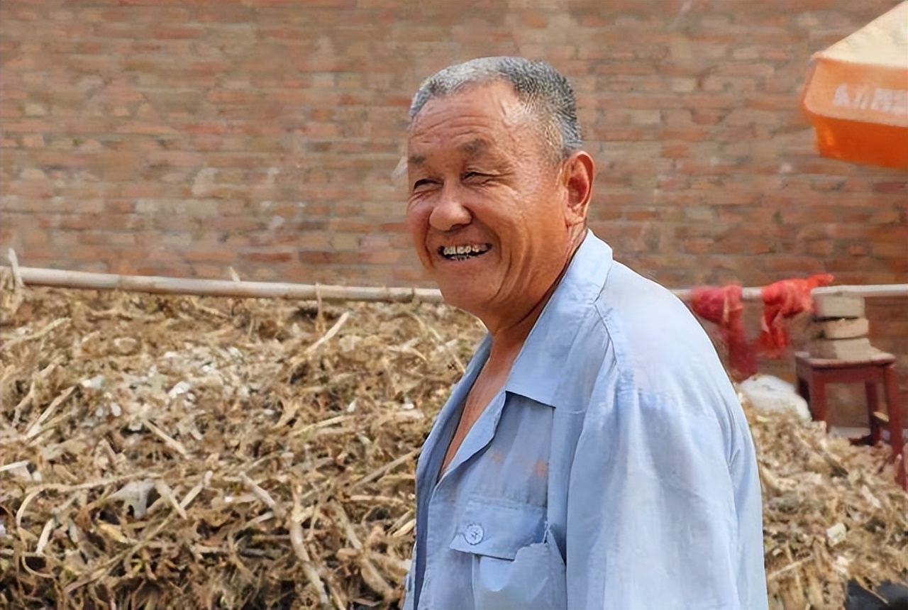 眉毛一根长能抵万担粮是什么意思,眉毛一长一短讲究