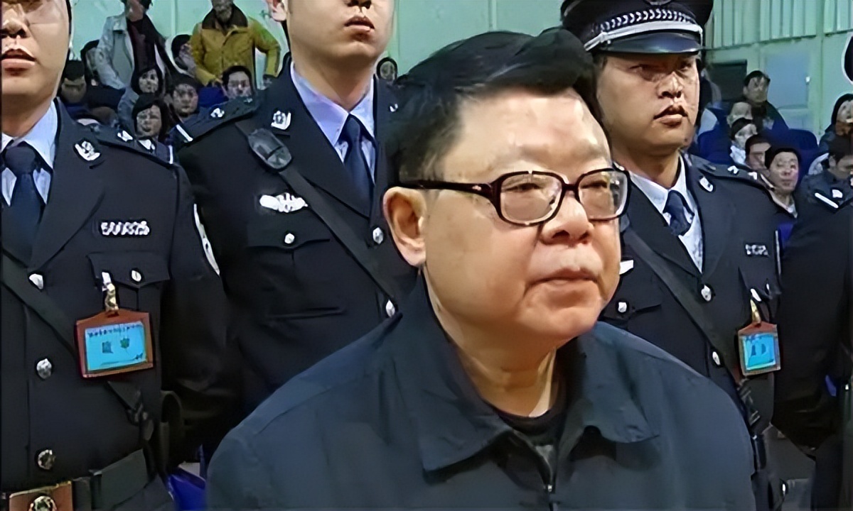 “白宫教父”文强：霸占警花强奸女学生，被捕后自供玩弄女明星