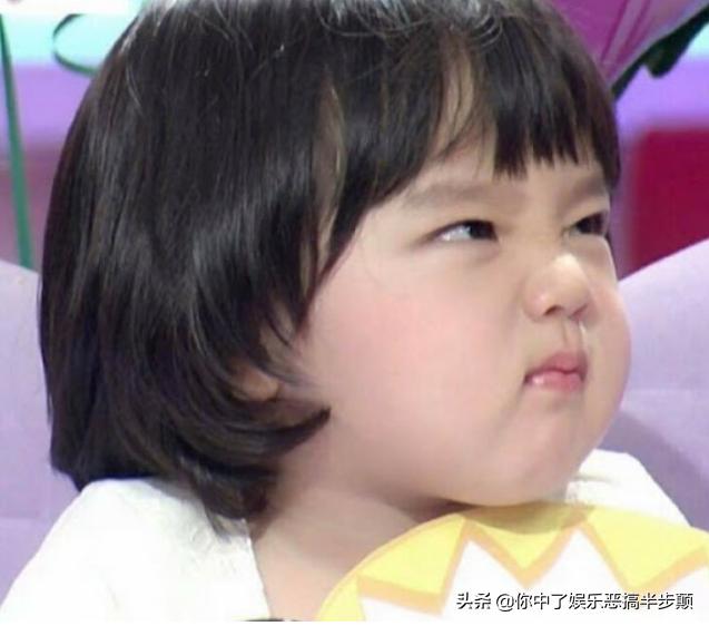 韩国演员金香起与男演员互动,韩国00后女星金香奇