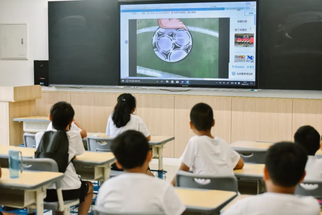 刚入足球队,刚入门踢球