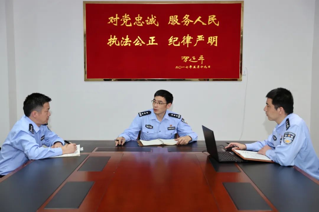 致敬坚守在一线的公安卫士,致敬奋斗在一线的公安战警