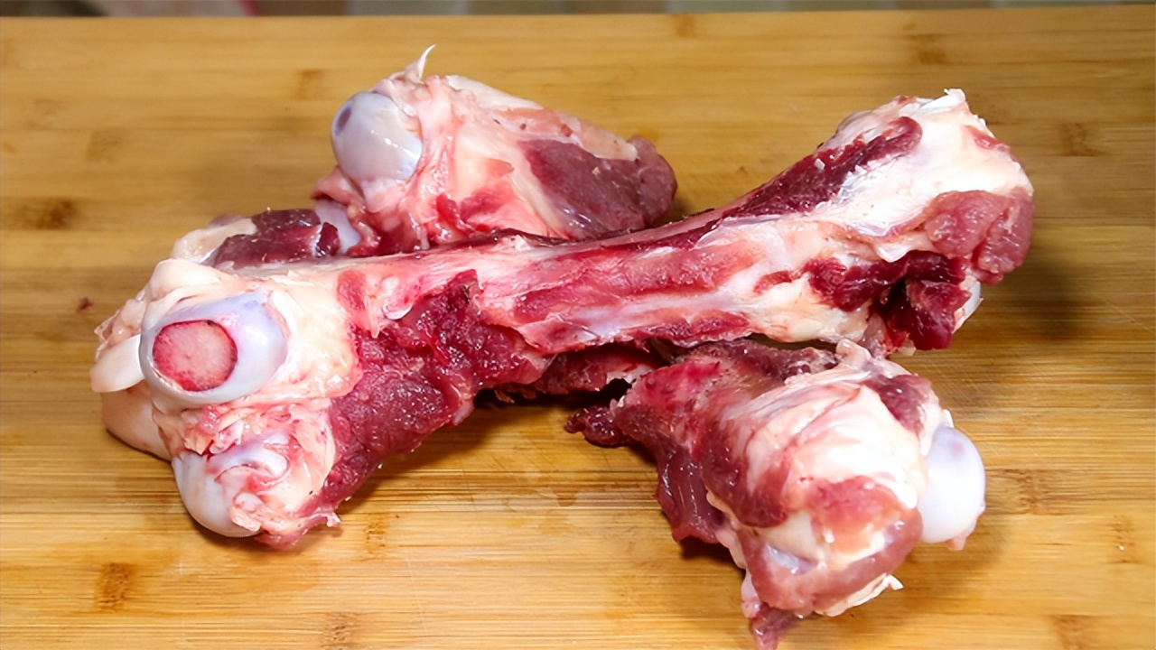 烧骨头汤放什么调料去肉味,骨头汤避油妙招